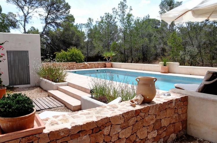 Villa en Formentera en una zona tranquila cerca de la playa de Cala Saona con piscina